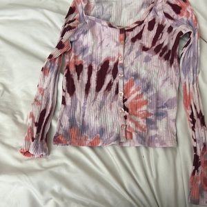 Long sleeve buttoned shirt